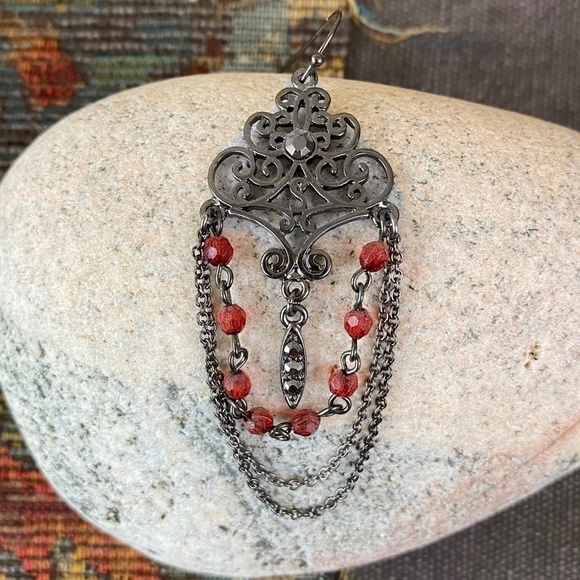 Chandelier‎ Earrings Black Metal Red Beads - Picture 2 of 3